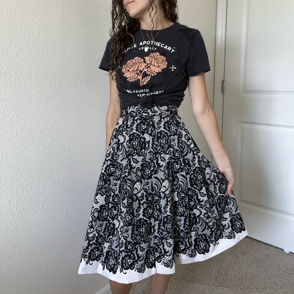 White House black market black and white lace print full a line skirt 00